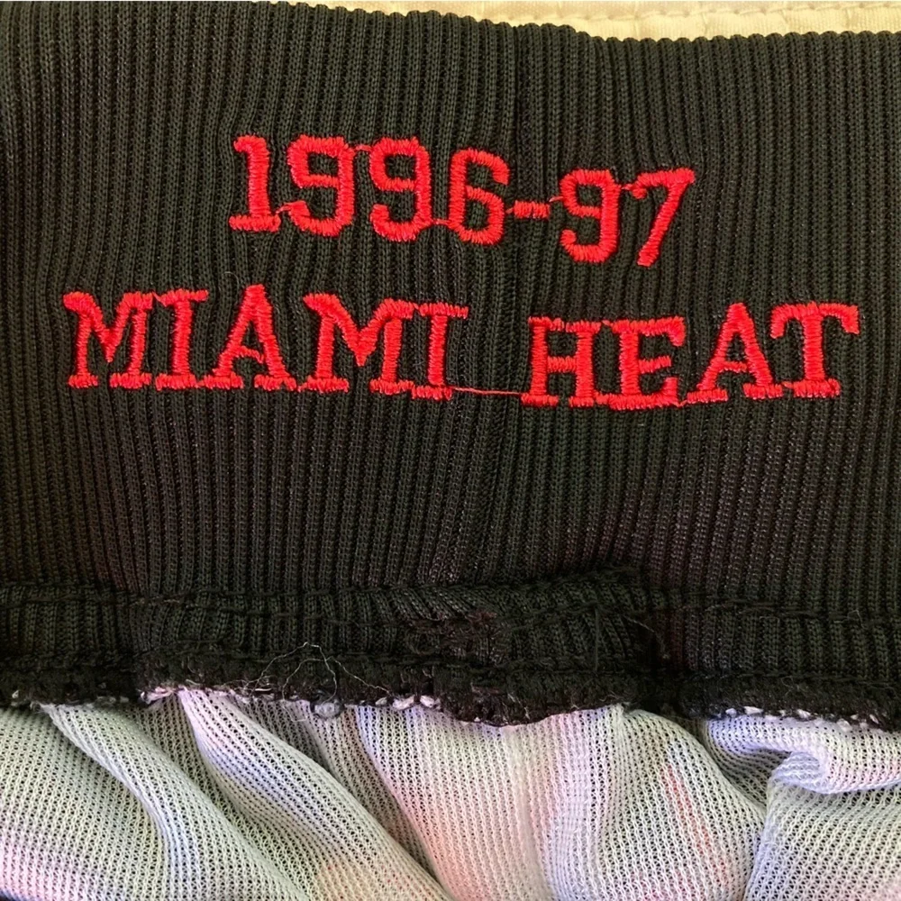 Just Don‎ 1996-97 Miami Heat Basketball Shorts (Size L)